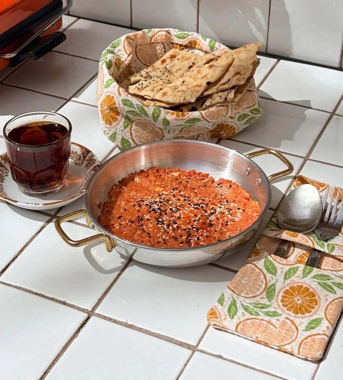 املت با پوره گوجه+چای