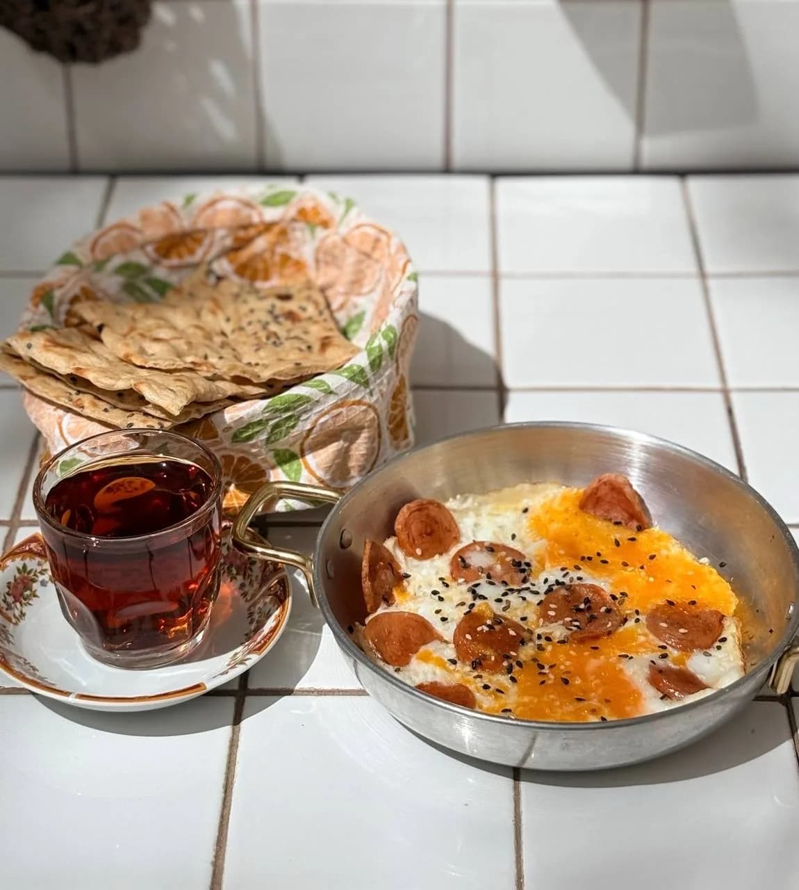 سوسیس تخم مرغ+چای