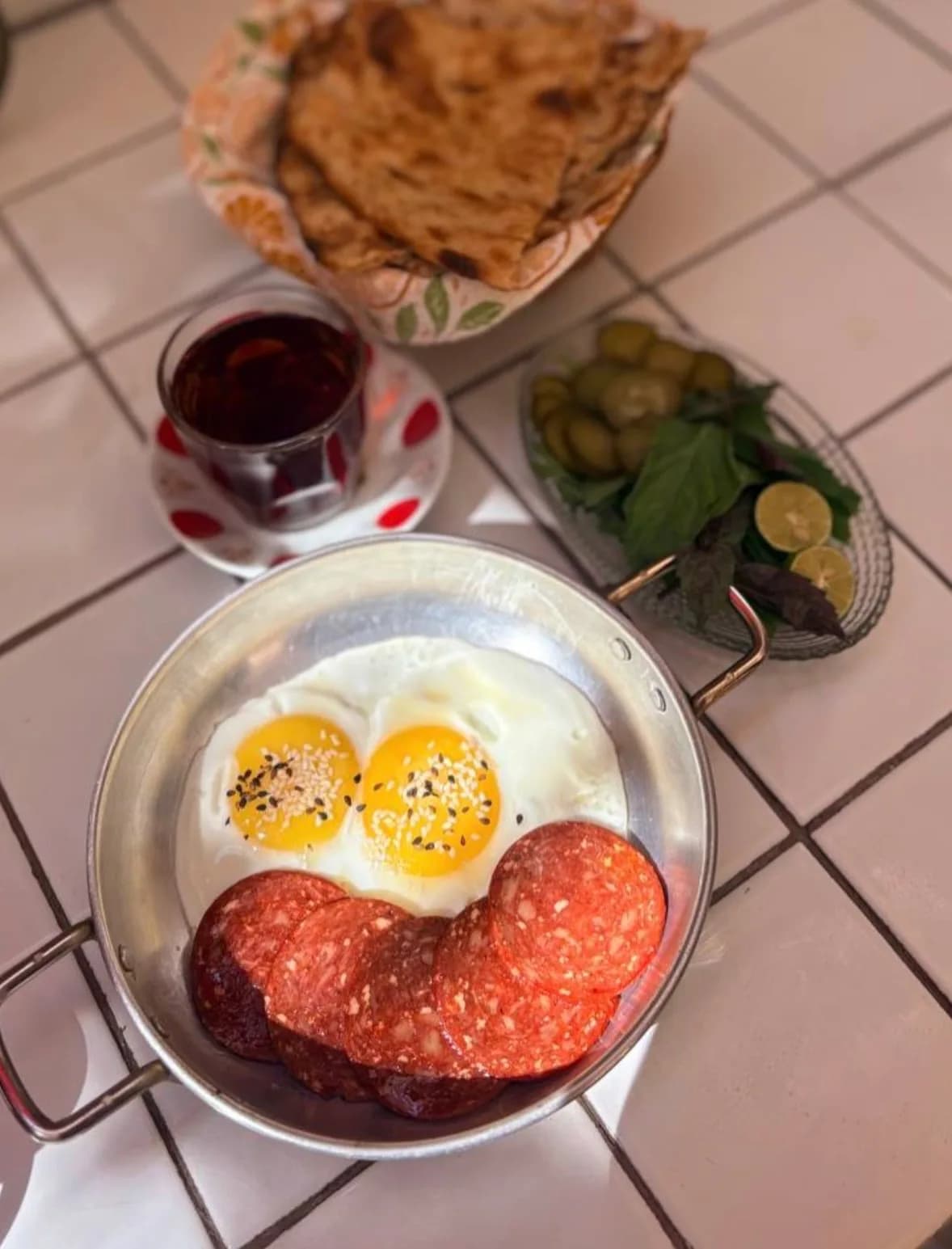 نیمرو سوجوک+چای