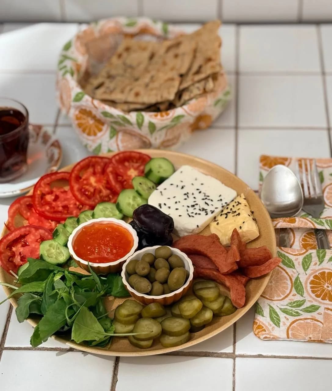 بشقاب نعلبکی + ۲عدد چای